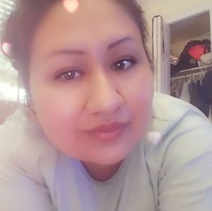 Meet your Posher, Carmela